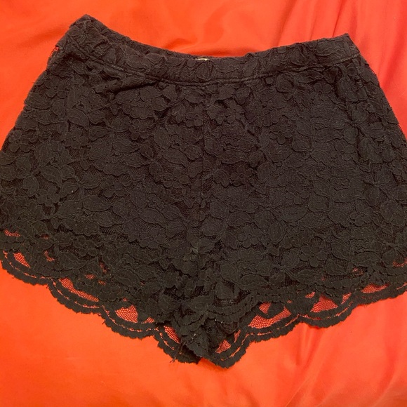 Abercrombie Lace Shorts - Picture 2 of 3